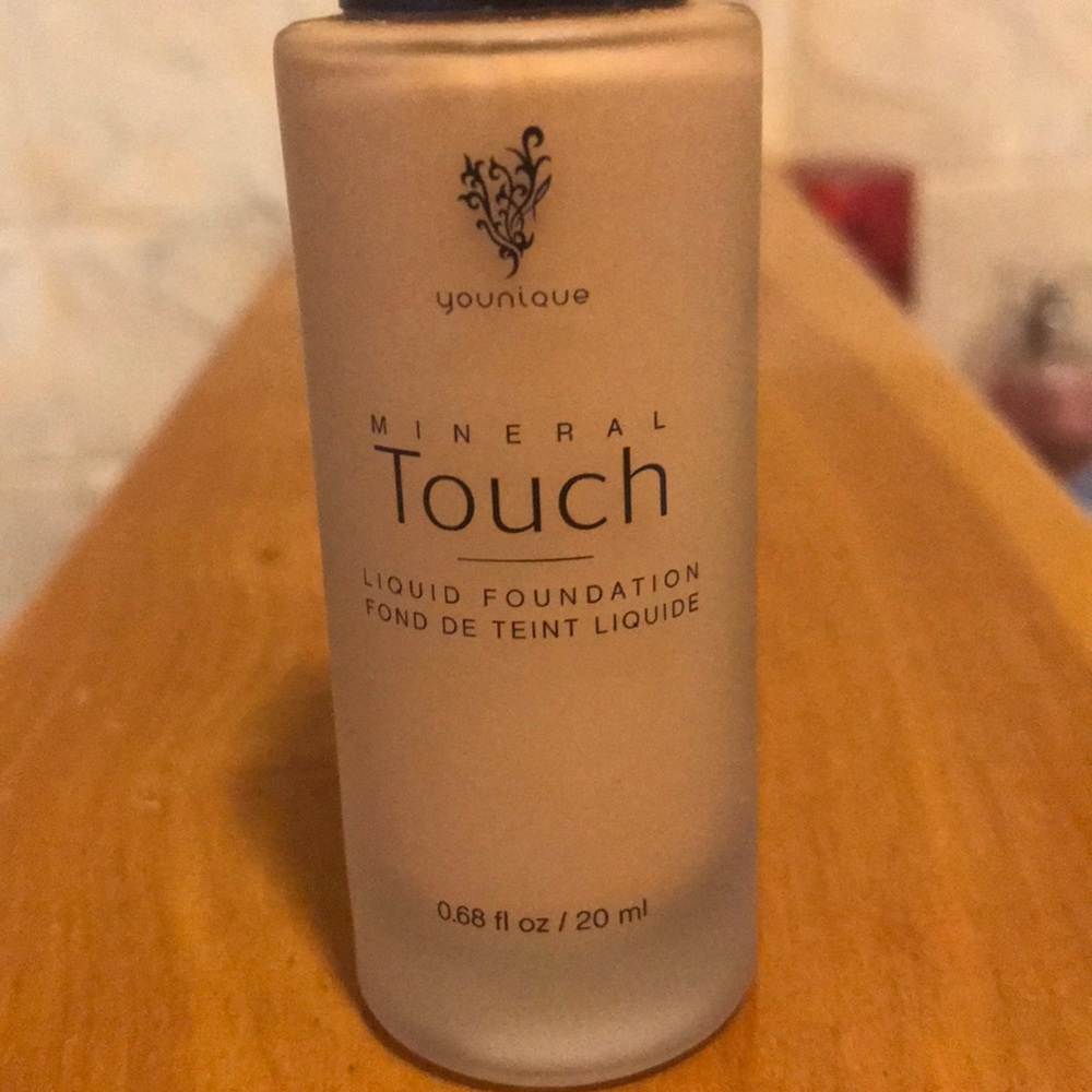 Younique Mineral Touch Liquid Foundation
